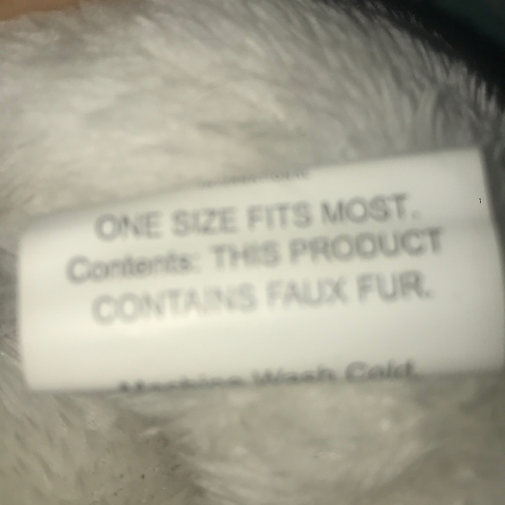 Beanie - Picture 5 of 6
